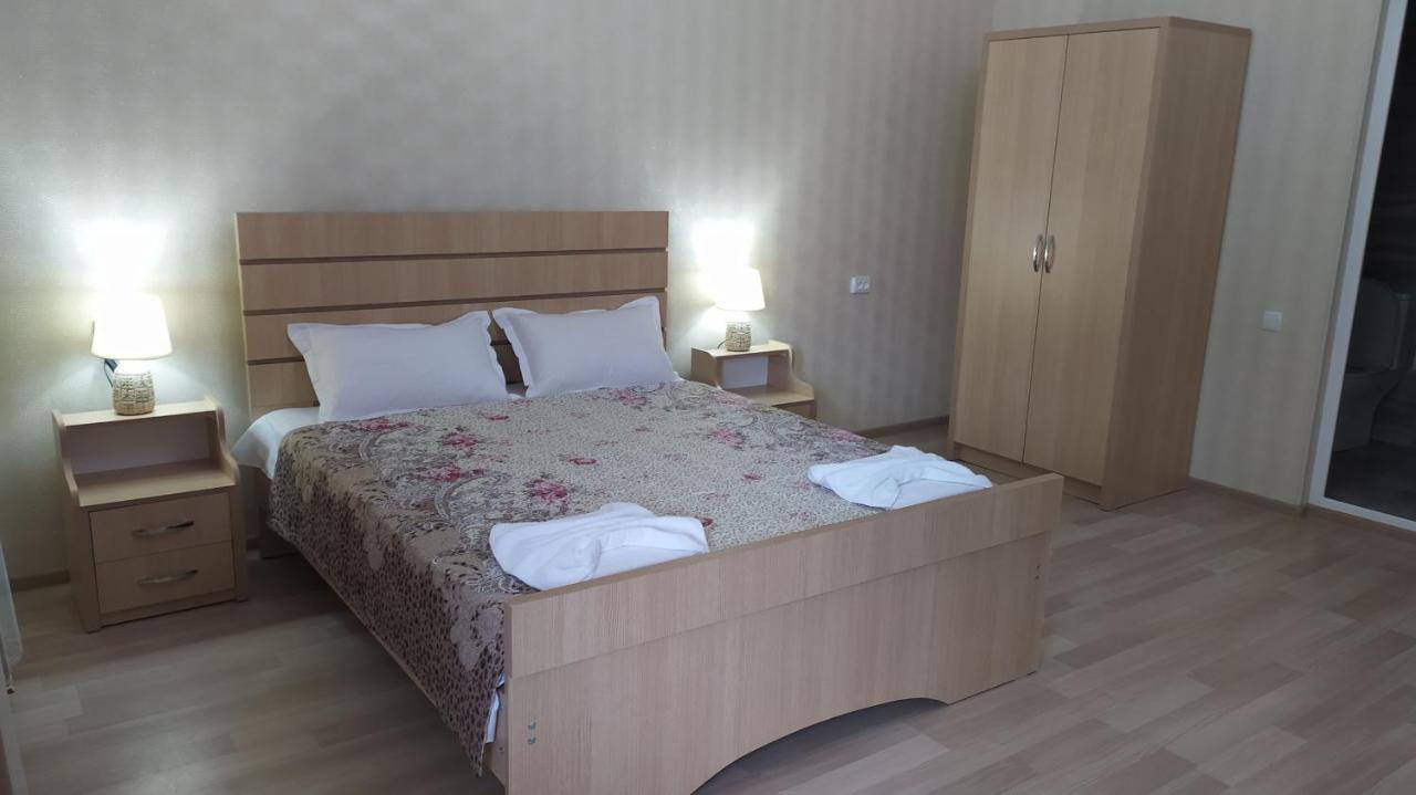 Elegant Hotel Koetaisi Buitenkant foto